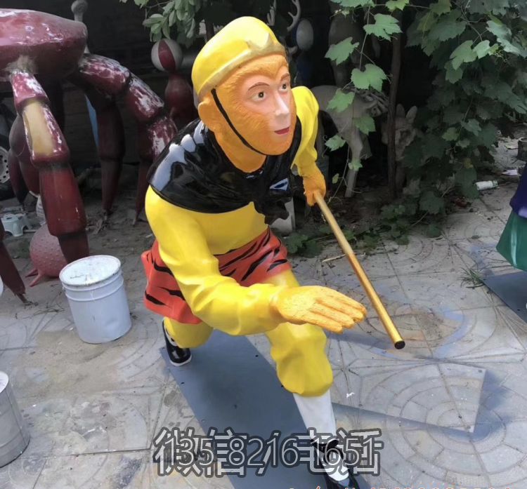 儿童游乐场摆放玻璃钢彩绘孙悟空神户人物雕塑
