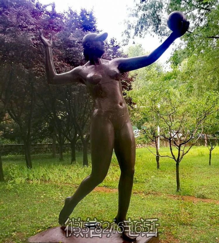 公园户外景观玻璃钢仿铜运动打排球的人物雕塑