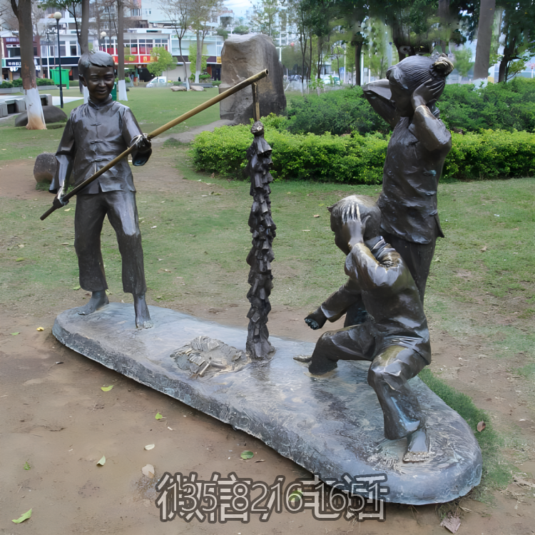 公园摆件童趣景观玻璃钢仿铜放鞭炮的人物雕塑