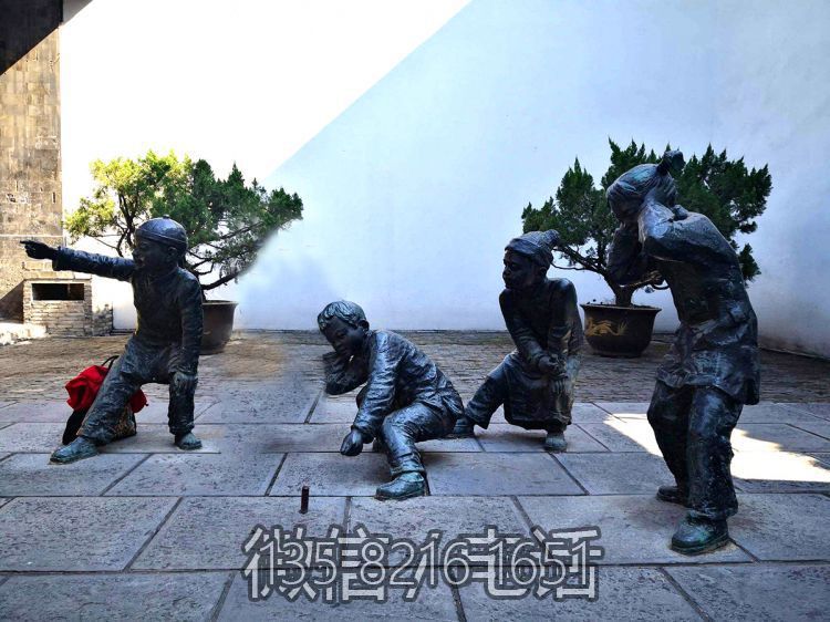 景观户外玻璃钢仿铜放鞭炮的儿童组合小品雕塑