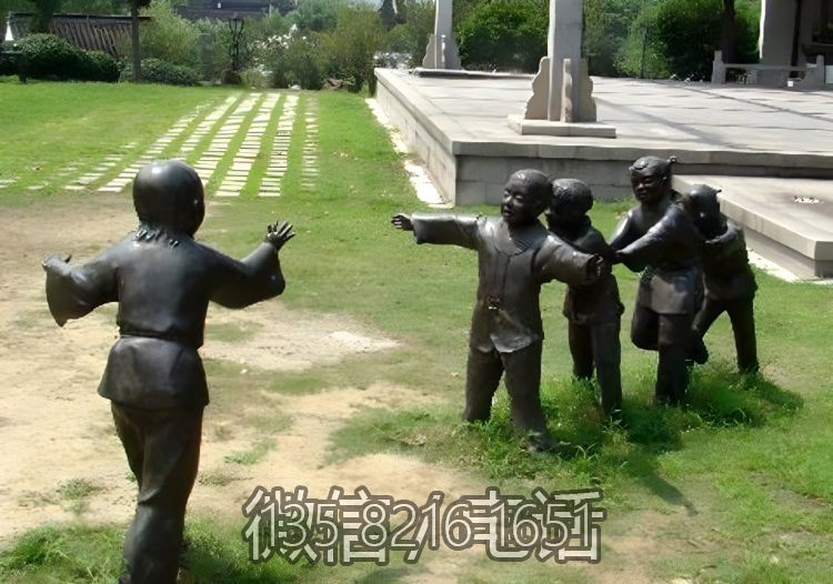 童趣摆件户外草地铜雕景观人物老鹰抓小鸡雕塑