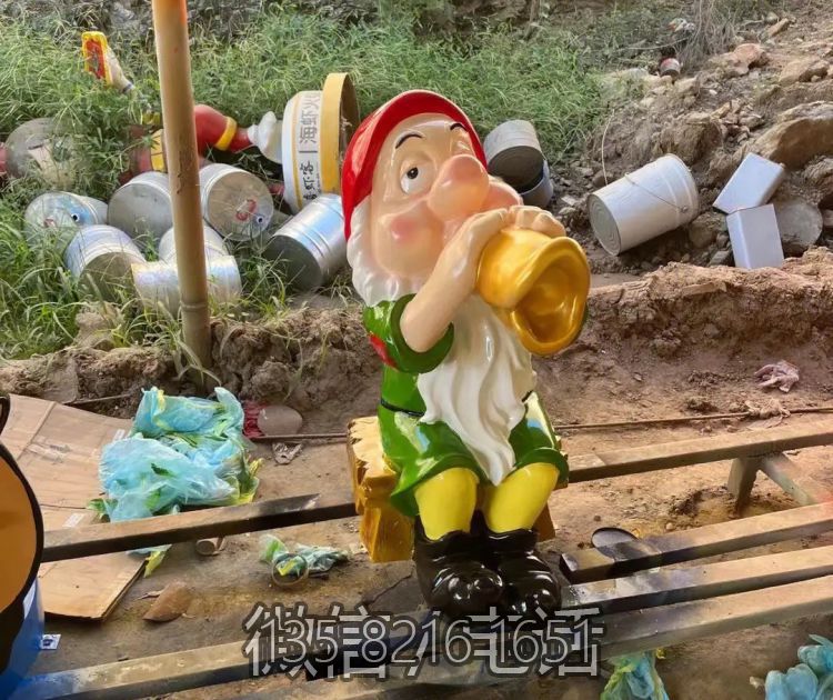 店铺美陈装饰品摆件玻璃钢吹螺号的小矮人雕塑