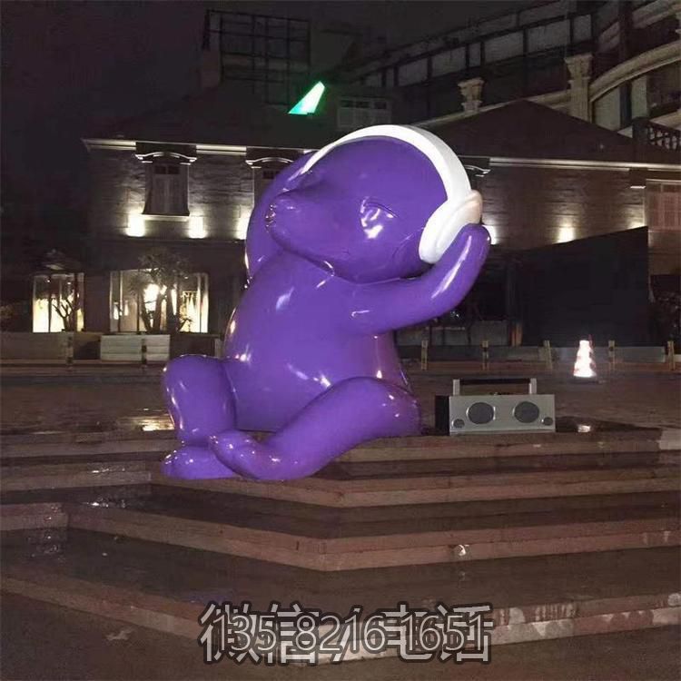 听音乐的卡通动物造型雕塑
