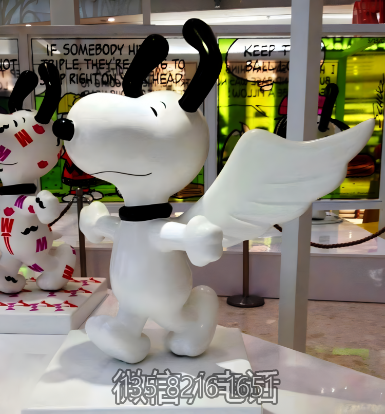 定制玻璃钢卡通动物景观商店装饰创意带翅膀的Snoopy雕塑