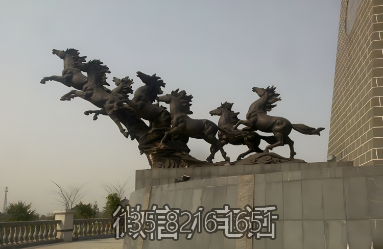 商业街景观装饰摆件玻璃钢仿铜定制十二生肖马群雕塑