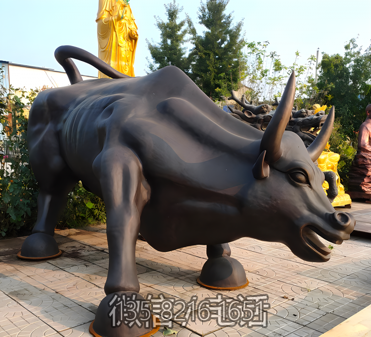 街道路边大型动物装饰落地摆件定制玻璃钢铸铜华尔街牛雕塑