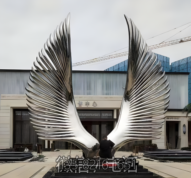 镜面不锈钢翅膀景观雕塑