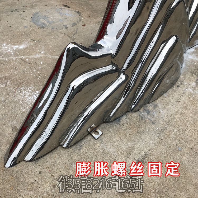不锈钢锻造镜面假山雕塑