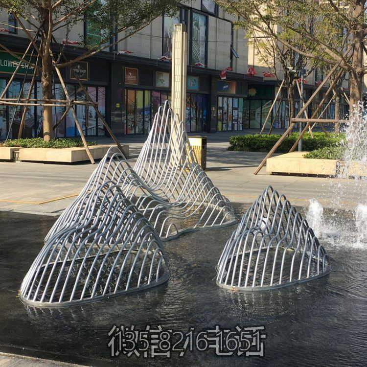 不锈钢管弯曲假山造型雕塑