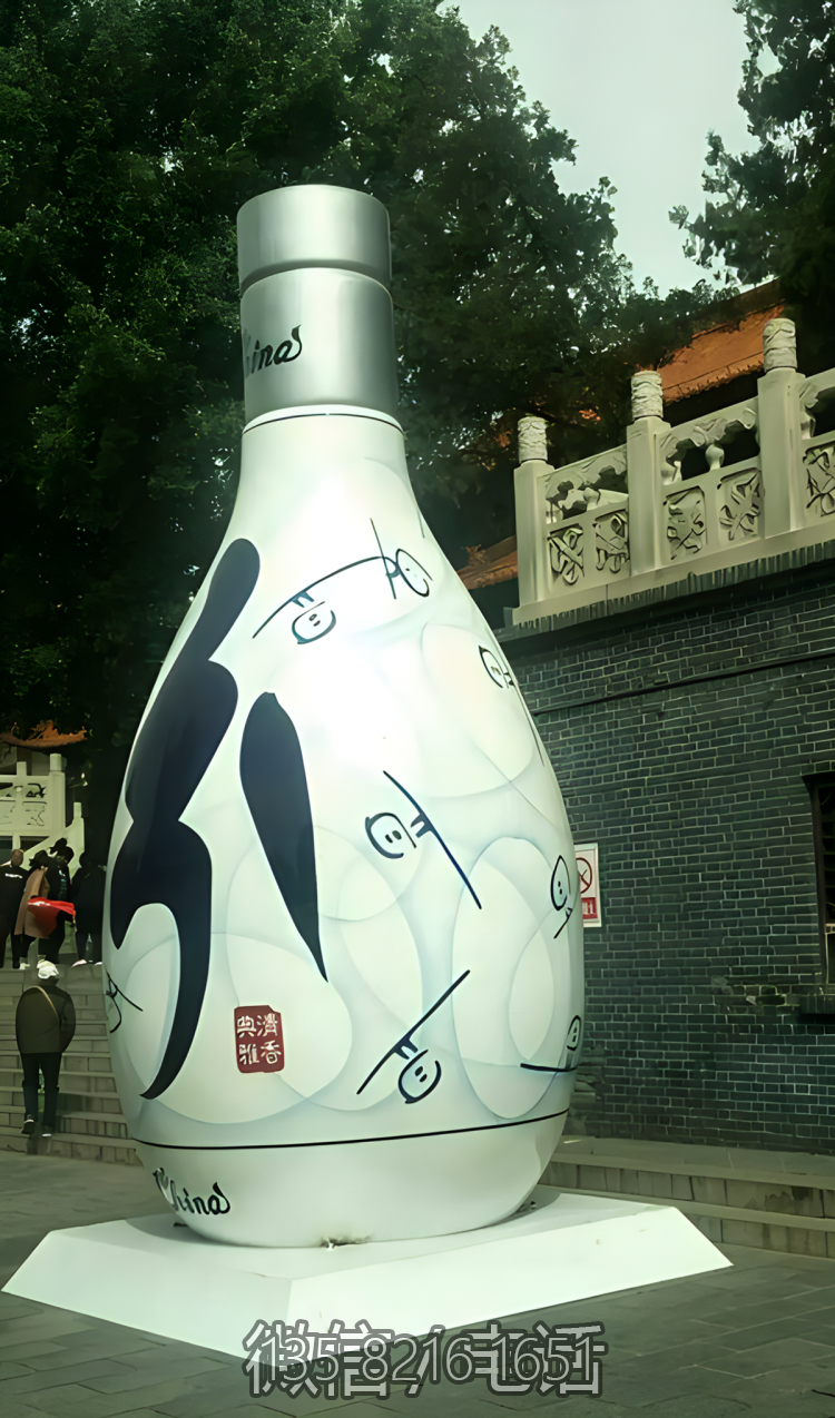 汾酒不锈钢仿真酒瓶雕塑