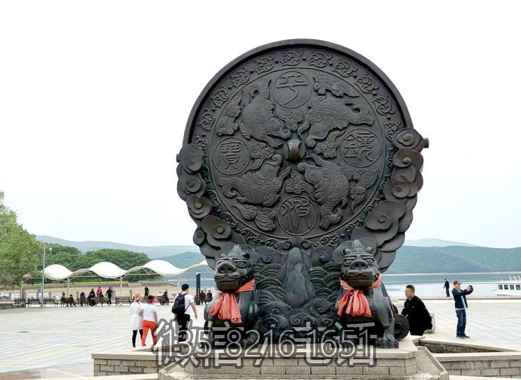 大型铸铜铜镜景观雕塑