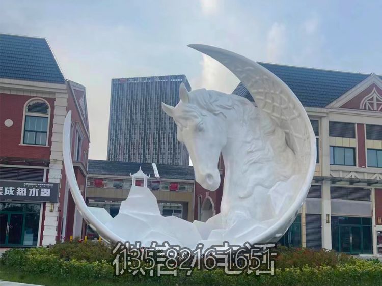 天马玻璃钢月牙马头景观雕塑