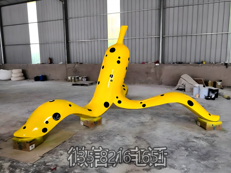 香蕉皮玻璃钢创意雕塑
