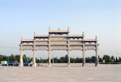 广场石牌坊
