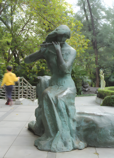 公园吹笛子的女孩人物青铜雕塑