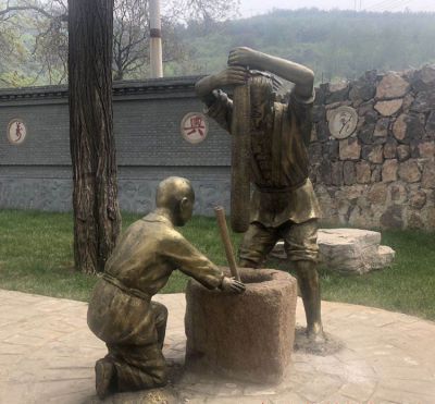 民俗文化景观摆件玻璃钢仿铜打糍粑的情景人物雕塑