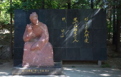 户外园林景观石雕名人诗人闻一多雕塑