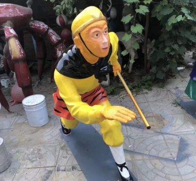 儿童游乐场摆放玻璃钢彩绘孙悟空神户人物雕塑