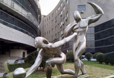 商业街装饰摆件不锈钢抽象打保龄球的人物雕塑
