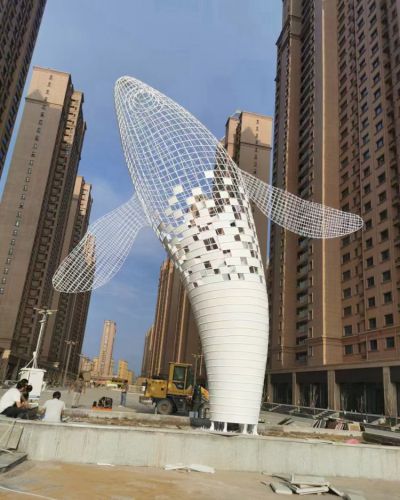 小区景观落地摆件大型不锈钢镂空创意鲸鱼雕塑