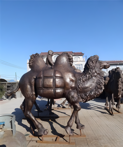 玻璃钢仿铜骆驼雕塑户外沙漠之舟动物景观装饰