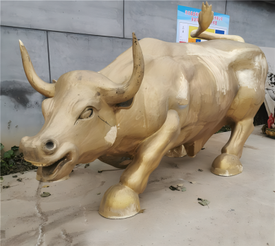 定制玻璃钢铸铜大型户外广场落地摆件动物景观华尔街牛雕塑