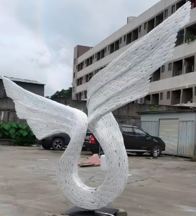 镂空不锈钢抽象翅膀景观雕塑