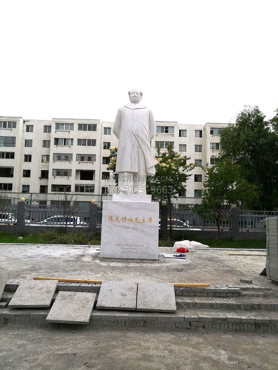 青海西宁石油博物馆毛主席汉白玉石雕伟人像