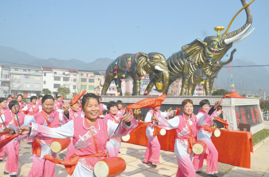 象田村标志性大象雕塑