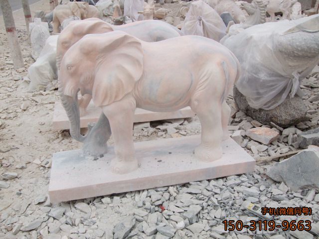 一对大象雕塑