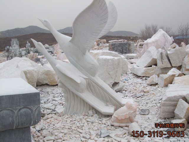 汉白玉飞翔的仙鹤石雕雕塑