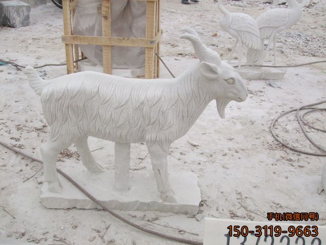 动物山羊雕塑