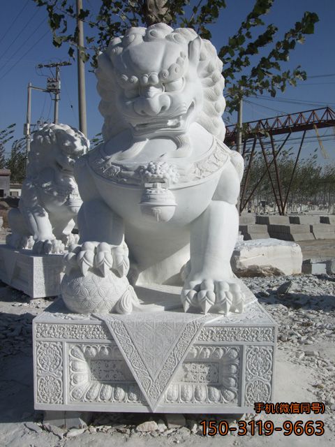 汉白玉狮子雕塑前面图