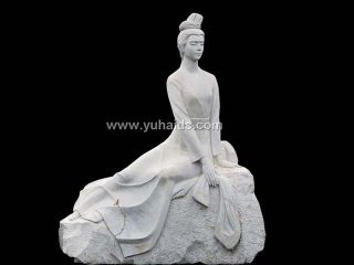 白色砂岩雕刻的古代人物石雕