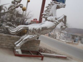  不锈钢动物天鹅雕塑的摆放位置