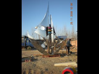 不锈钢金属雕塑材质语言由被动到主动