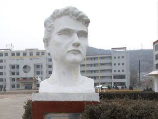 校园雕塑的作用与发展方向